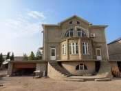 Satılır 10 otaqlı 465 m2 həyət evi Koroğlu m.