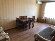 Satılır 2 otaqlı 60 m2 köhnə tikili Xalqlar Dostluğu m.