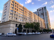 Satılır 2 otaqlı 70 m2 köhnə tikili Səməd Vurğun parkı