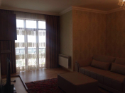 İcarəyə verilir 3 otaqlı 134 m2 yeni tikili Zərifə Əliyeva adına park