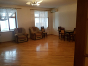 İcarəyə verilir 4 otaqlı 100 m2 köhnə tikili Gənclik m.