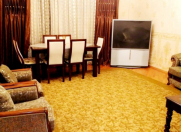 İcarəyə verilir 3 otaqlı 160 m2 köhnə tikili Yasamal r.