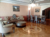 İcarəyə verilir 3 otaqlı 145 m2 yeni tikili Gənclik m.