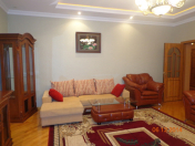 İcarəyə verilir 3 otaqlı 140 m2 yeni tikili 8 Noyabr m.