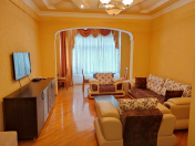 İcarəyə verilir 3 otaqlı 80 m2 köhnə tikili Sahil m.