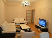 İcarəyə verilir 3 otaqlı 130 m2 yeni tikili Nizami m.