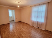 Satılır 3 otaqlı 32 m2 köhnə tikili Xalqlar Dostluğu m.