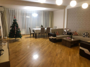 İcarəyə verilir 5 otaqlı 200 m2 yeni tikili 28 May m.