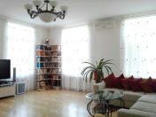 İcarəyə verilir 4 otaqlı 250 m2 həyət evi Həzi Aslanov m.