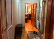 Satılır 2 otaqlı 60 m2 köhnə tikili Xalqlar Dostluğu m.