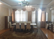 İcarəyə verilir 4 otaqlı 220 m2 yeni tikili Gənclik m.