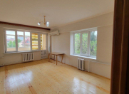 Satılır 2 otaqlı 60 m2 köhnə tikili Gənclik m.