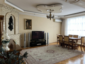 Satılır 5 otaqlı 216 m2 köhnə tikili 3 mkr