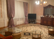 İcarəyə verilir 4 otaqlı 180 m2 köhnə tikili 28 May m.