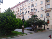 Satılır 2 otaqlı 60 m2 köhnə tikili Nizami m.