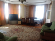 İcarəyə verilir 3 otaqlı 105 m2 yeni tikili 8 Noyabr m.