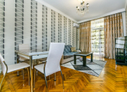 İcarəyə verilir 2 otaqlı 70 m2 köhnə tikili Nizami kinoteatrı