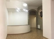 İcarəyə verilir 8 otaqlı 320 m2 ofis Gənclik m.