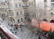 İcarəyə verilir 2 otaqlı 65 m2 köhnə tikili Sahil m.