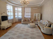 İcarəyə verilir 3 otaqlı 180 m2 yeni tikili Nizami m.