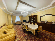 Satılır 4 otaqlı 218 m2 yeni tikili 28 May m.