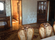 İcarəyə verilir 3 otaqlı 100 m2 köhnə tikili 8 Noyabr m.