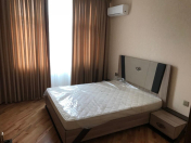 İcarəyə verilir 3 otaqlı 100 m2 yeni tikili Şah İsmayıl Xətai m.