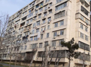 Satılır 2 otaqlı 60 m2 köhnə tikili Xalqlar Dostluğu m.