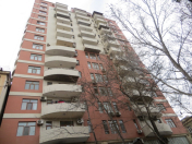 Satılır 4 otaqlı 240 m2 yeni tikili 28 May m.