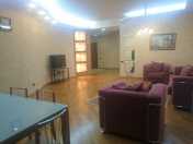 Satılır 4 otaqlı 187 m2 yeni tikili 28 May m.