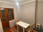 Satılır 2 otaqlı 40 m2 köhnə tikili Xalqlar Dostluğu m.