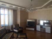 İcarəyə verilir 4 otaqlı 174 m2 yeni tikili Səbail r.