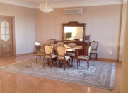 Satılır 4 otaqlı 220 m2 yeni tikili 28 May m.