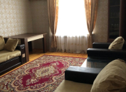 İcarəyə verilir 3 otaqlı 90 m2 köhnə tikili 8 Noyabr m.