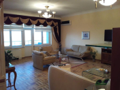 İcarəyə verilir 7 otaqlı 320 m2 yeni tikili Elmlər Akademiyası m.