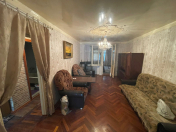 Satılır 4 otaqlı 102 m2 köhnə tikili Elmlər Akademiyası m.