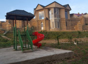 Satılır 8 otaqlı 2400 m2 villa Şamaxı