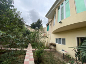 Satılır 8 otaqlı 360 m2 həyət evi Qara Qarayev m.