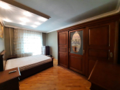 İcarəyə verilir 4 otaqlı 110 m2 köhnə tikili İnşaatçılar m.