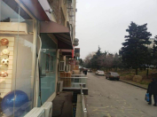 Satılır 4 otaqlı 200 m2 obyekt Memar Əcəmi m.