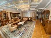 Satılır 4 otaqlı 190 m2 yeni tikili 28 May m.