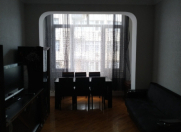 İcarəyə verilir 2 otaqlı 78 m2 köhnə tikili 28 May m.