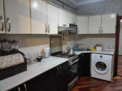 Satılır 2 otaqlı 100 m2 köhnə tikili Qara Qarayev m.