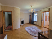 Satılır 4 otaqlı 90 m2 köhnə tikili Gənclik m.