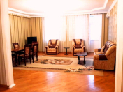 İcarəyə verilir 4 otaqlı 160 m2 yeni tikili Şah İsmayıl Xətai m.