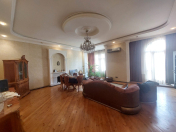 İcarəyə verilir 4 otaqlı 130 m2 köhnə tikili 28 May m.