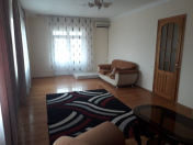 İcarəyə verilir 4 otaqlı 225 m2 bağ evi Albalı