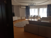 Satılır 4 otaqlı 262 m2 həyət evi Səbail r.