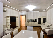 İcarəyə verilir 3 otaqlı 100 m2 yeni tikili 8 Noyabr m.