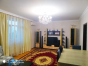 İcarəyə verilir 4 otaqlı 100 m2 köhnə tikili Xalqlar Dostluğu m.